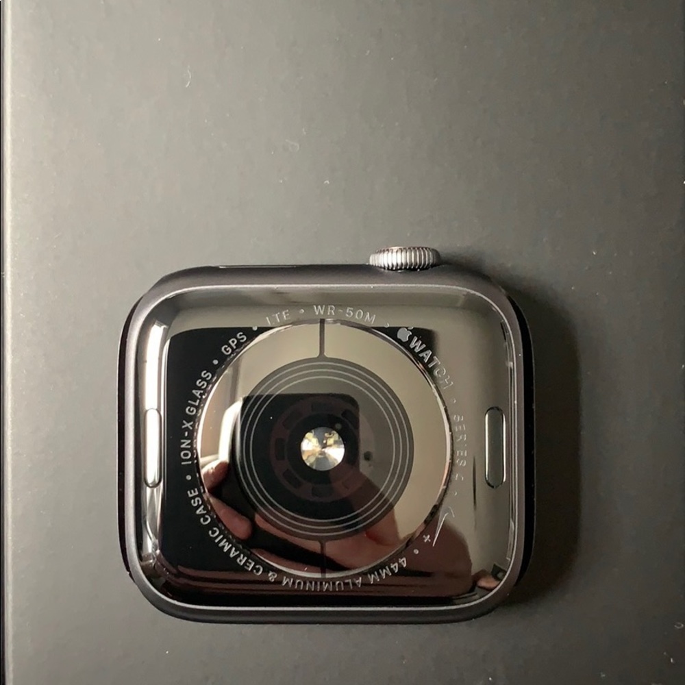 Nike Apple Watch 4 44mm GPS+Cellular - Picture 3 of 6